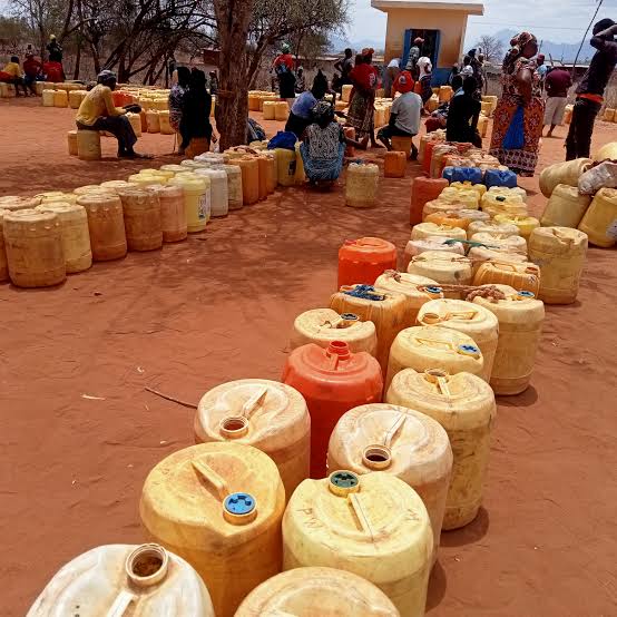 Voi Residents queing for water as shortage bites